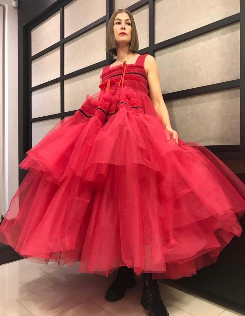 Розамунд Пайк (Фото: @justjared)