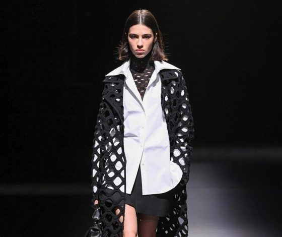 Воротники в стиле 70-х и опасные мини на показе Valentino