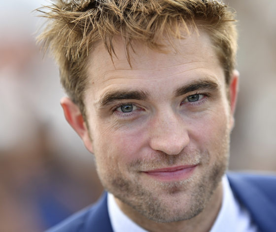 От кумира подростков до героя фестивального кино: как Роберт Паттинсон стал одним из самых сильных драматичных актеров современности