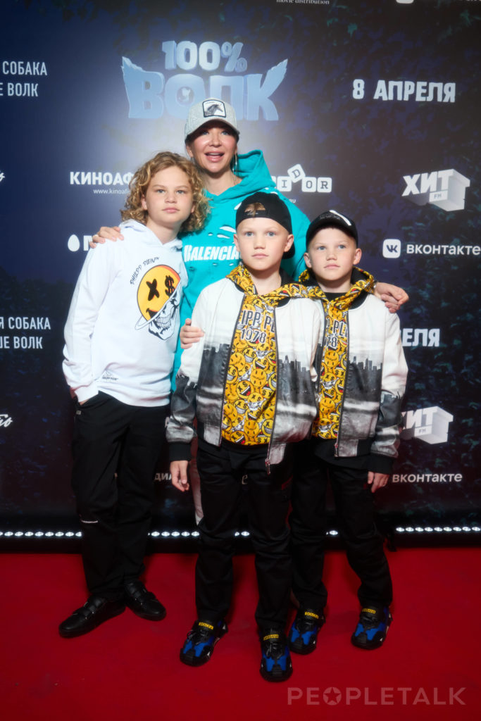 Елена Блиновская с детьми