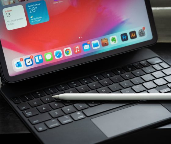 Презентация Apple: новый цвет iPhone, устройства на собственном процессоре и аксессуар для поиска пропавших вещей