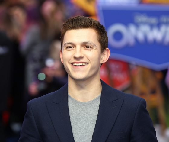 Том Холланд заявил, что не пьет уже больше года