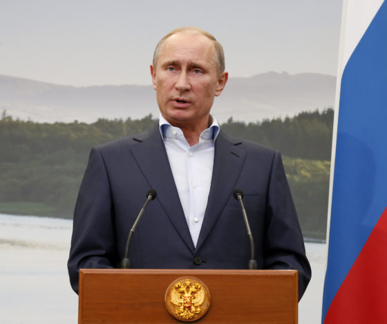 Владимир Путин объявил дни с 1 по 10 мая нерабочими