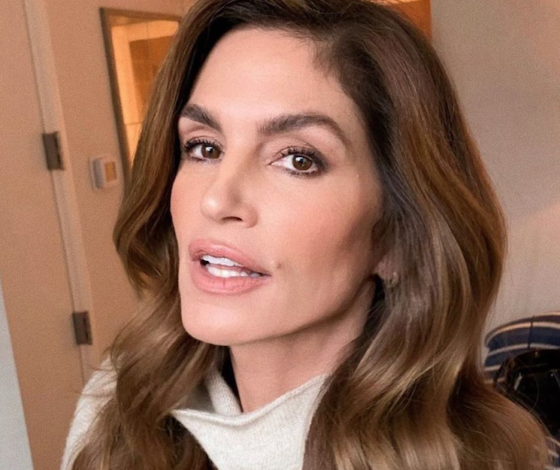 «Я начала работать со специалистом в этом году»: Синди Кроуфорд о кризисе среднего возраста