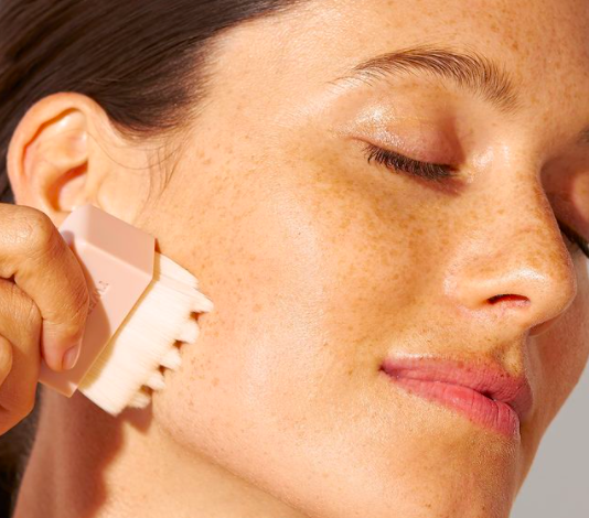 На солнечной стороне: чем косметика с SPF для города отличается от пляжной