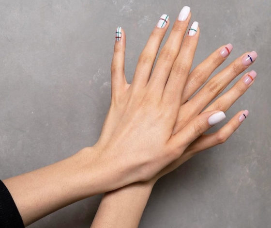 Маникюр с абстракцией: топ модных вариантов