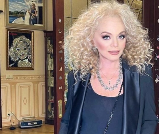 Видеообращение: Лариса Долина впервые прокомментировала скандал с Валей Карнавал