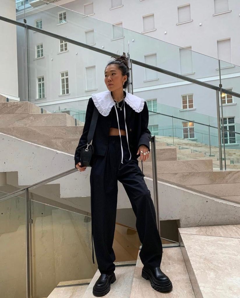 А вот как просто и стильно Бая Горбунова разбавляет черный образ (достаточно всего лишь акцентного воротника). (Фото: @bayagorbusha)