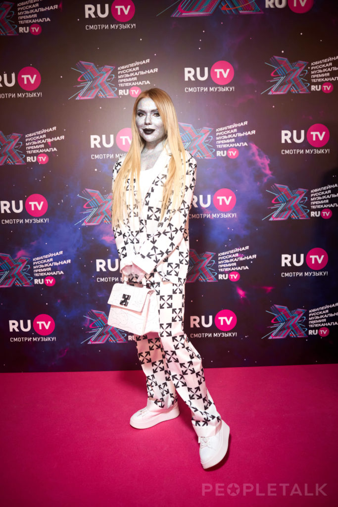 Карина Кросс