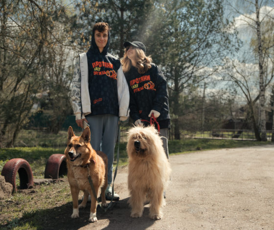 Бренд Cheetos запустил благотворительную кампанию «Протяни лапу дружбы»