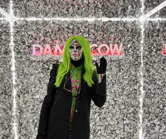 ArtTalk с Henry Mova: голограммы, утюги и маски – актуальное в российской арт-индустрии