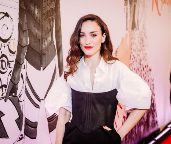 Виктория Дайнеко, Женя Малахова, Ксения Чилингарова и другие на премьере «Круэллы»