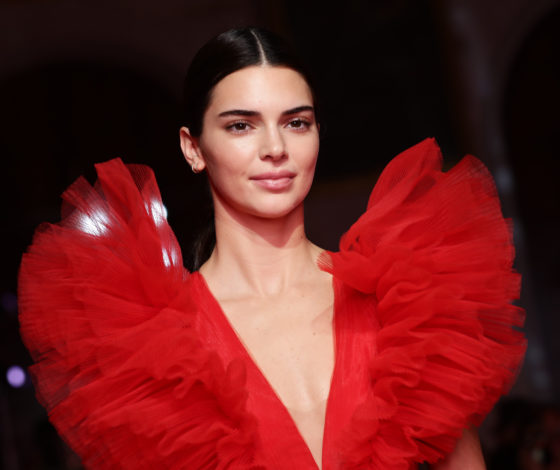 Кендалл Дженнер объявила о помолвке и беременности. Но это оказалось шуткой