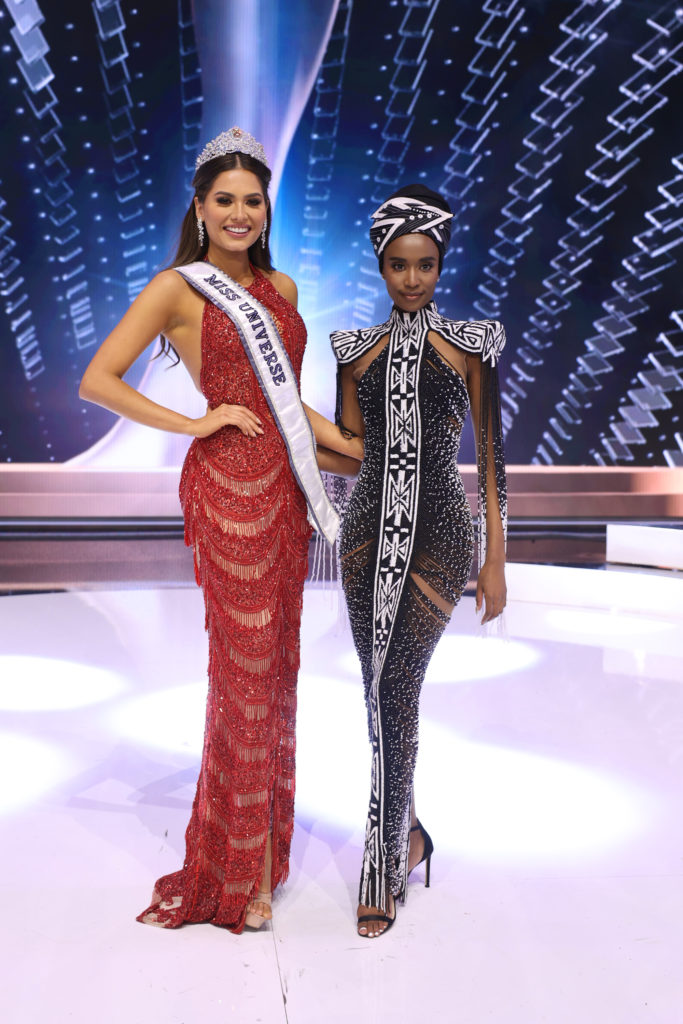 Андреа Меза и Зозибини Тунци - «Мисс Вселенная 2021» (Фото: Rodrigo Varela/Getty Images)