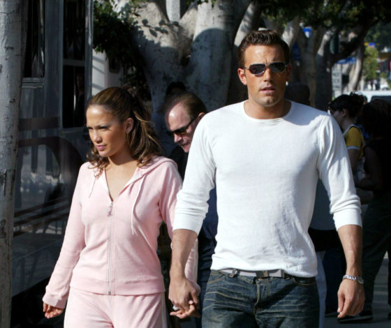 Это любовь: Дженнифер Лопес и Бен Аффлек прогуливаются в обнимку в одинаковых нарядах