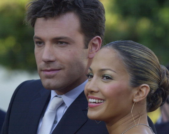 Уже знакомят детей: Дженнифер Лопес и Бена Аффлека заметили в парке развлечений