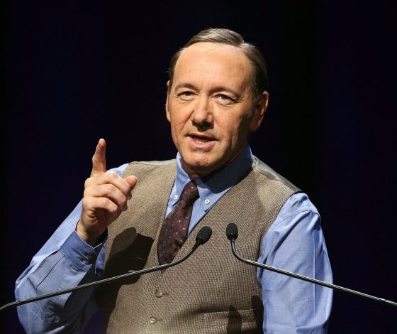 Все же ДиКаприо? Тина Синатра не позволила Кевину Спейси сыграть ее отца в кино