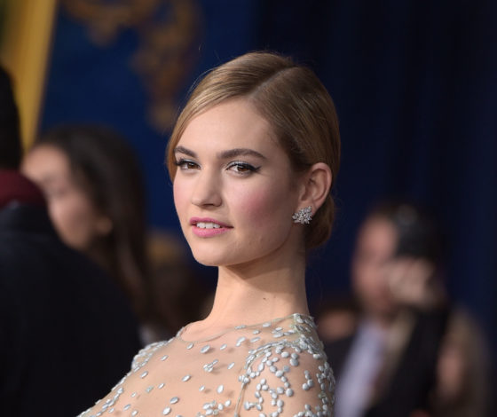 Меняет как перчатки: Лили Джеймс застали в объятиях нового бойфренда