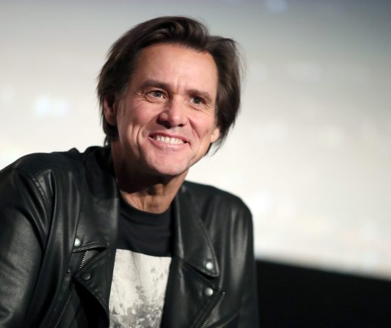 Джим Керри в женском обличии: в Сети нашли девушку, которая очень похожа на актера