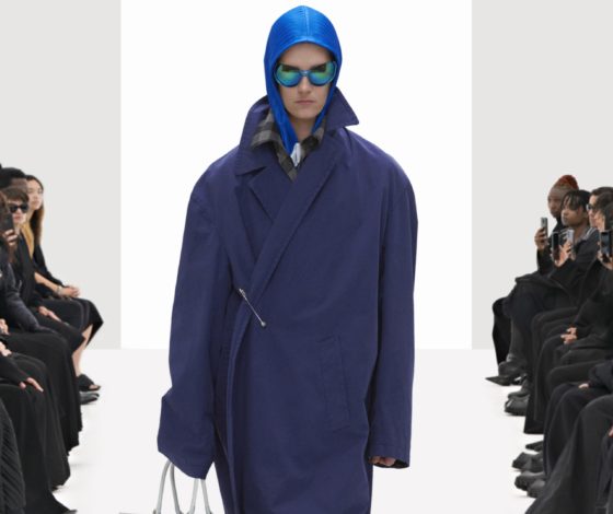 Джинсовая юбка макси и резиновые сапоги в новой коллекции Balenciaga