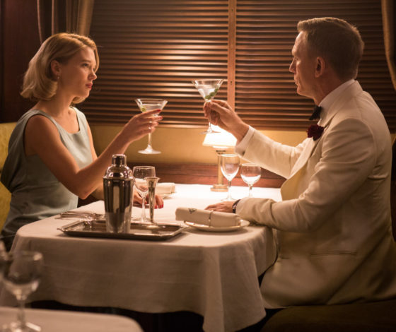 Годовщина свадьбы: что подарить подруге и ее спутнику жизни на юбилей отношений?