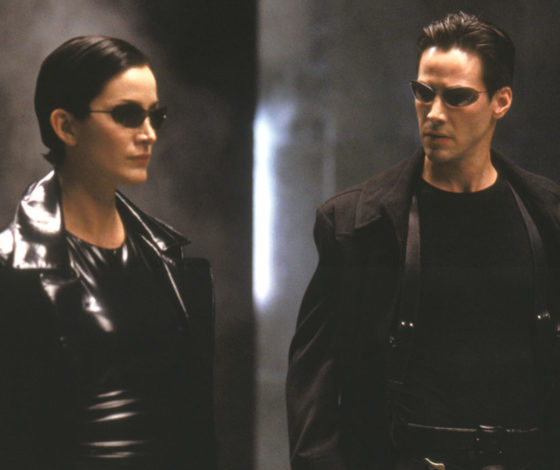 От Библии до азиатских боевиков и компьютерных игр: как и почему «Матрица» завоевала статус культового фильма и какие послания в ней зашифрованы?