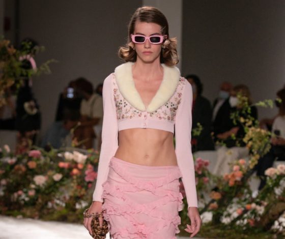 Тренд сезона: где купить солнцезащитные очки с цветной оправой