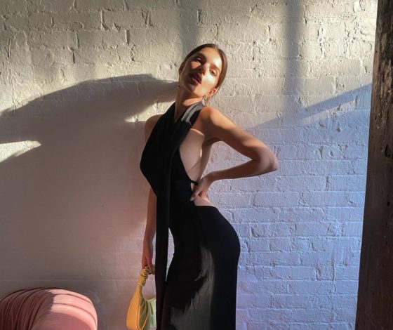 Ошеломляет в бикини: Эмили Ратаковски показала идеальное тело спустя 4 месяца после родов