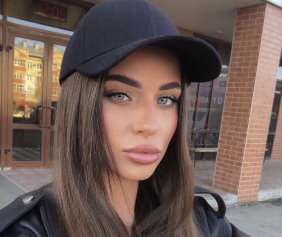 Финалистка шоу «Холостяк» Адель Вейгель рассказала, в каких она отношениях с Тимати