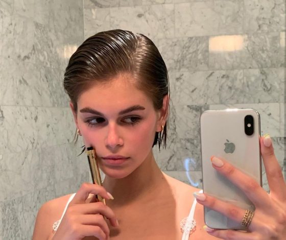 Актуально в жару: как сделать укладку с эффектом мокрых волос