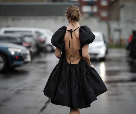 От платьев до брючных костюмов: в чем пойти на свадьбу к подруге