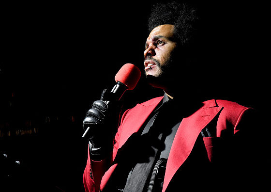 Певца The Weeknd снова подозревают в романе с Анджелиной Джоли. И вот почему