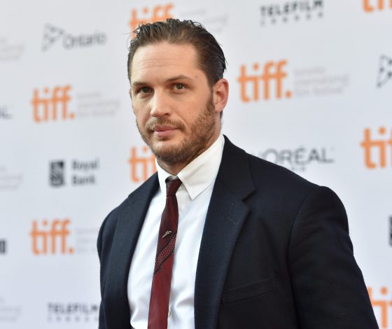 «Том Харди должен научиться произносить слова»: что не так с речью актера?