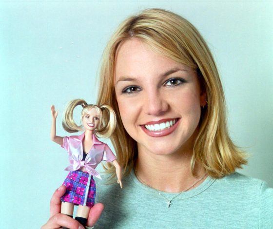 Заставляли петь и говорить детским голосом: новые теории поклонников о состоянии Бритни Спирс