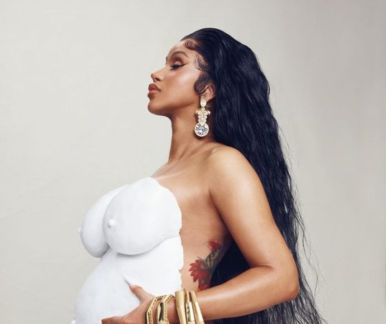 Карди Би впервые показала маленького сына