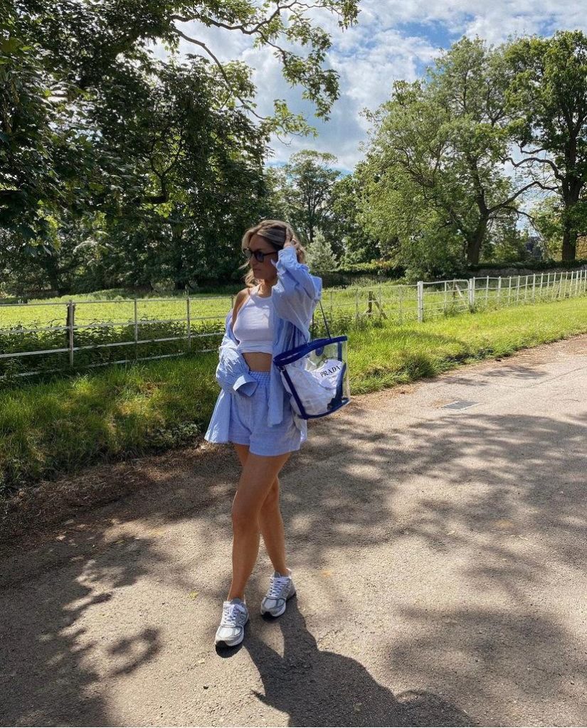 Носи его с оверсайз рубашкой и боксерами - самыми модными шортами сезона (Фото: @laurencrowe88)