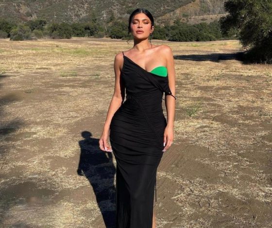 Где купить: черное платье макси, как у Кайли Дженнер