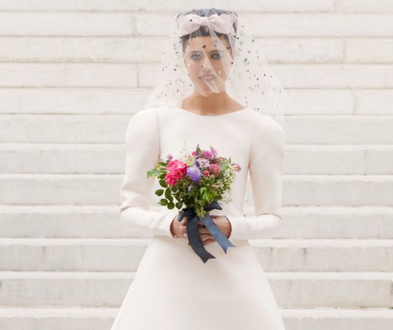 Объемные цветы, шелк и бахрома: лучшие платья на Неделе высокой моды в Париже