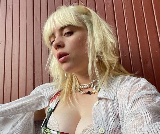 Так можно было? Похудевшая Билли Айлиш вышла на ужин в экстремальном мини