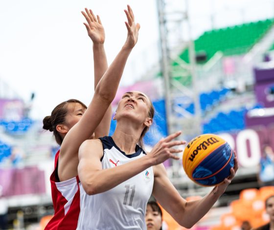 Она сказала «да»: призерше Олимпийских игр сделали предложение прямо в аэропорту