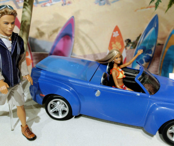 «Барби» в кино: кому из голливудских актрис досталась роль идеальной куклы?