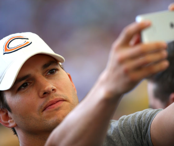 Эштон Катчер должен был лететь в космос, но продал свой билет: почему?