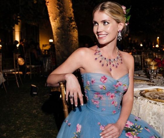 Церемония на миллион: племянница принцессы Дианы сменила 5 свадебных платьев за вечер