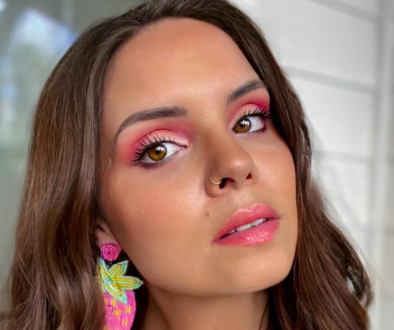 От фуксии до клубничного: макияж в стиле Барби снова в моде