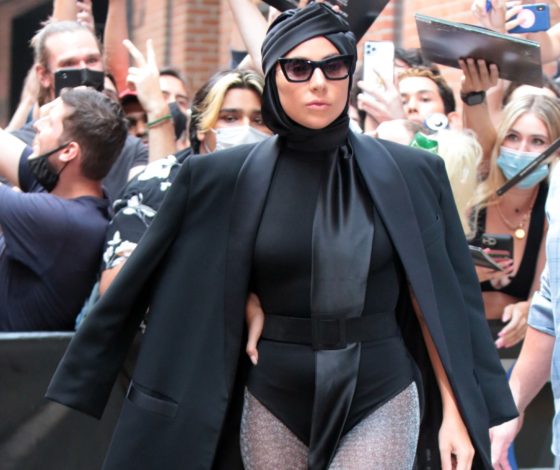 В одном боди: новый выход Леди Гаги в сапогах на платформе