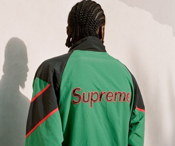 Бомберы и спортивные костюмы: Supreme выпустили коллаборацию с New York Yankees