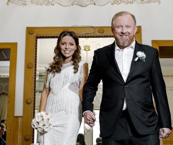 «Мужчины все чувствуют»: молодая жена шефа Ивлева показала полностью обнаженное фото