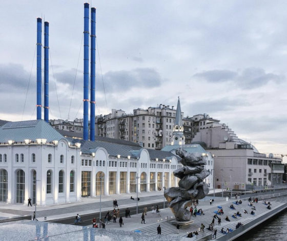 Планы на выходные 27–29 августа: концерт Томми Кэша, скульптура Урса Фишера и мюзикл «Шахматы» в театре МДМ