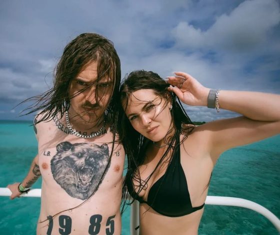 В своем репертуаре: солисты Little Big Илья Прусикин и Соня Таюрская опубликовали «сексуальные» фото