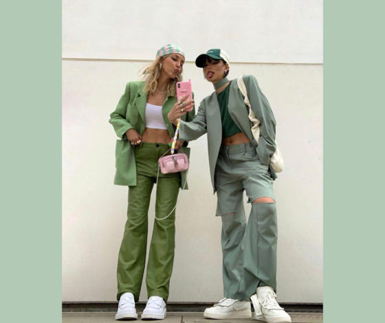 От брюк на низкой талии до шелковых платков: 5 летних вещей, которые мы будем носить осенью